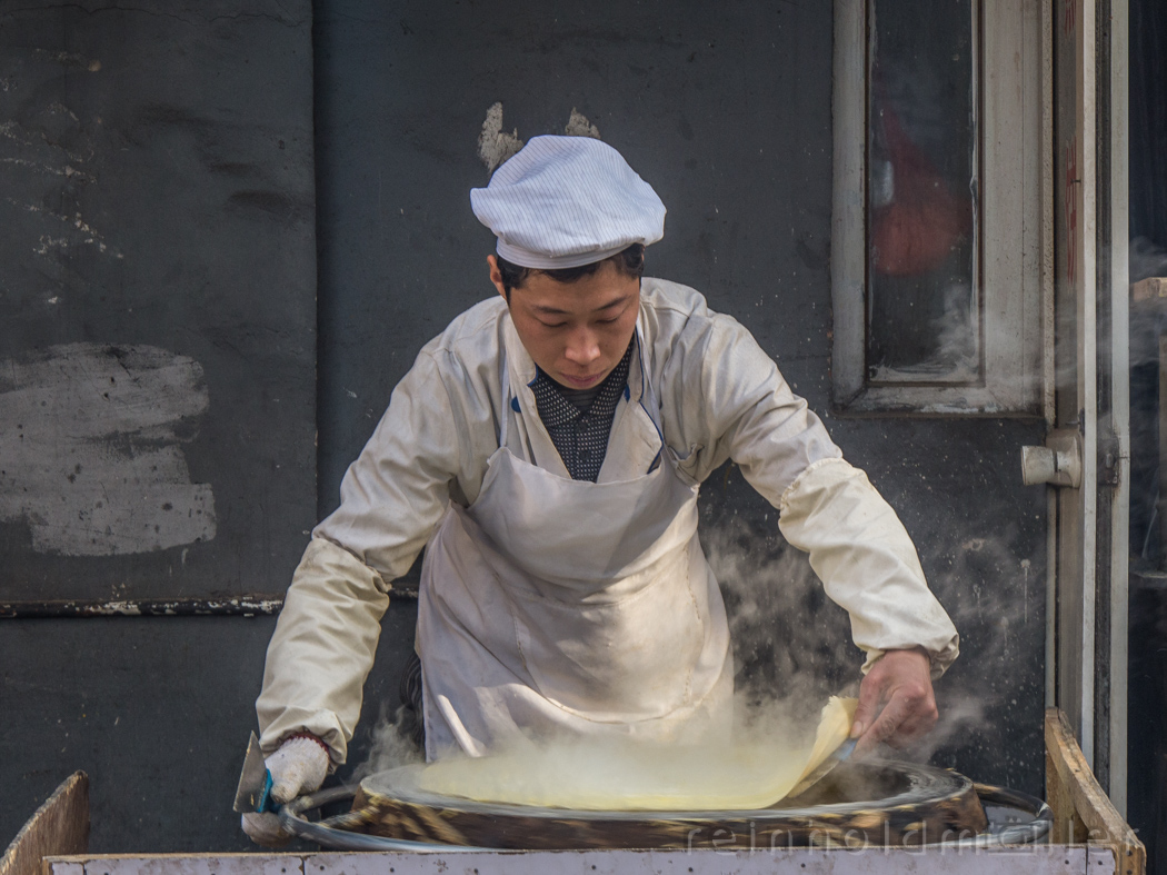 Pancake maker in Beijing
