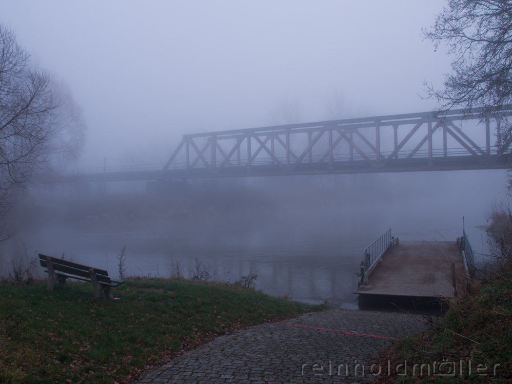 Nebel am Fluß