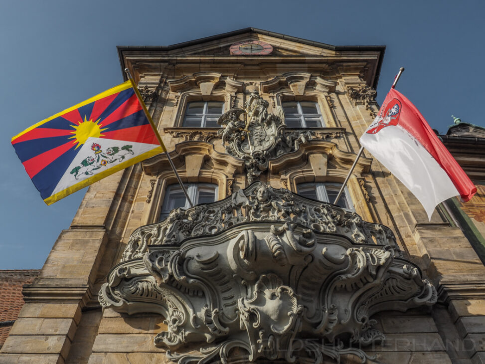 Beflaggung zum Welt Tibet Tag am Rathaus Bamberg